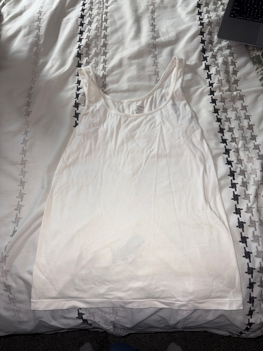 Old Navy White Scoop Neck Tank Top